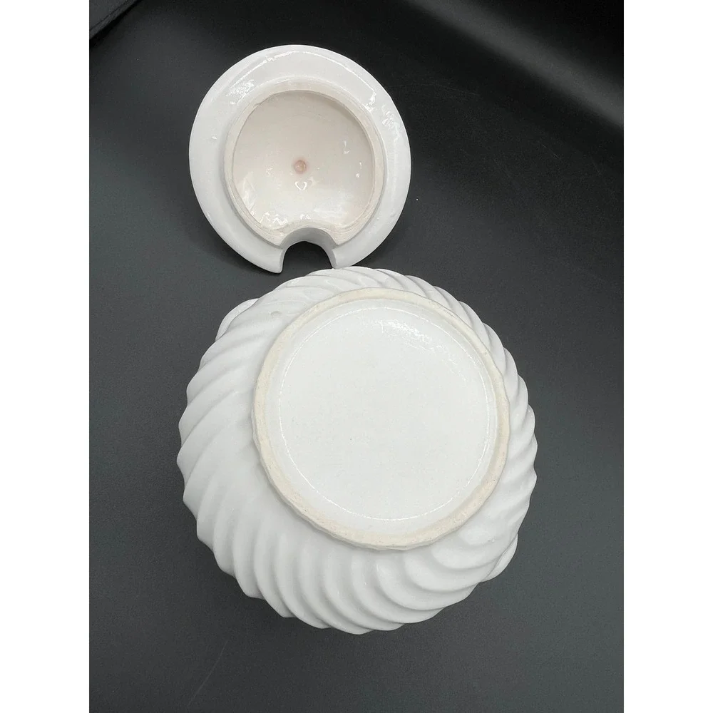 Vintage Ceramic White Swirl‎ Gravy Soup Tureen- As Is- Small Chip No Ladle